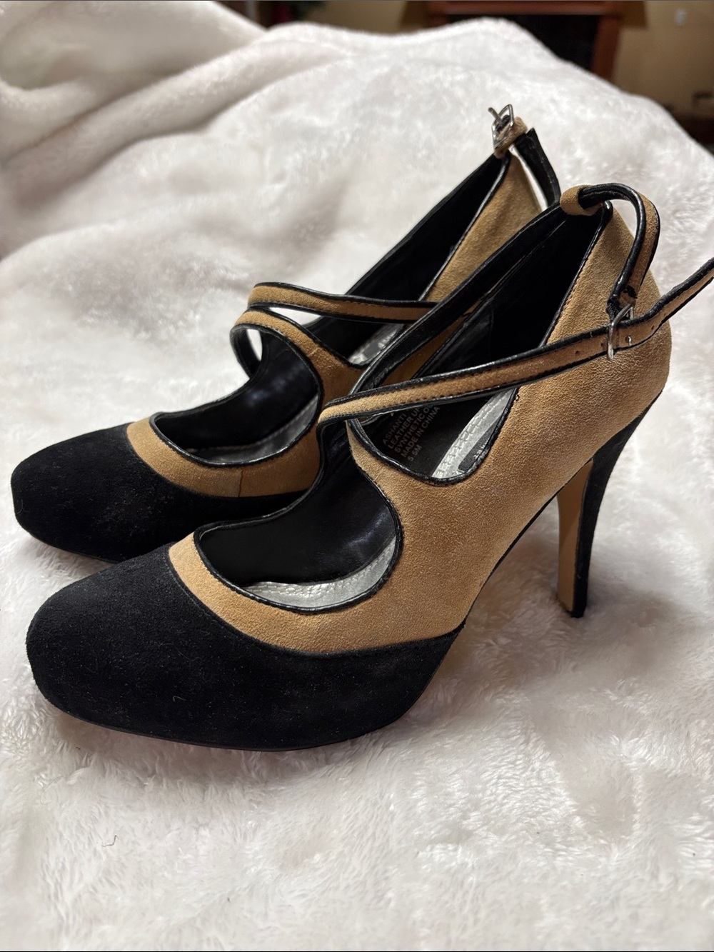 White House Black Market Mary Jane Heels